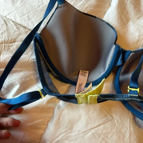 Victoria’s Secret Perfect Coverage bra 32DD - Picture 4 of 6